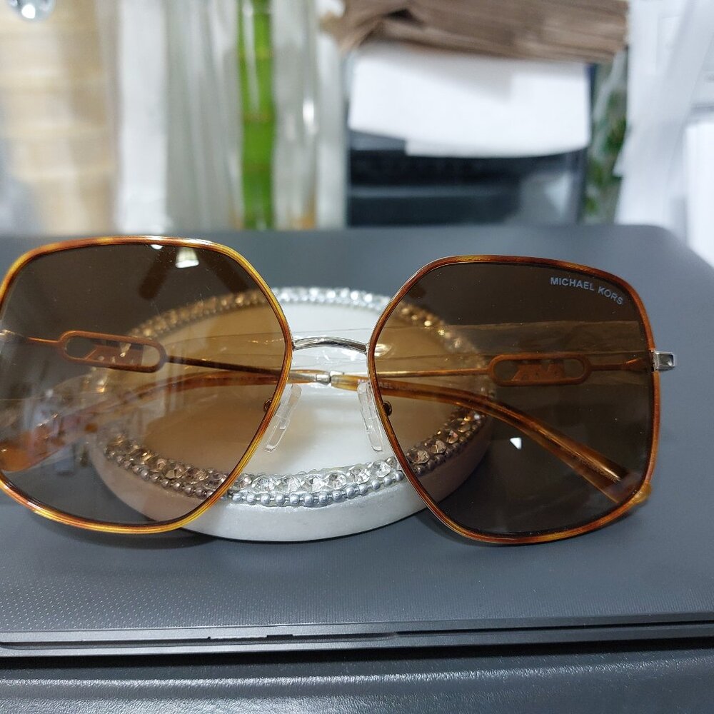 Michael Kors MK1127J Empire Butterfly Brown Gradient Ladies Coolest Sunglasses - Picture 4 of 11